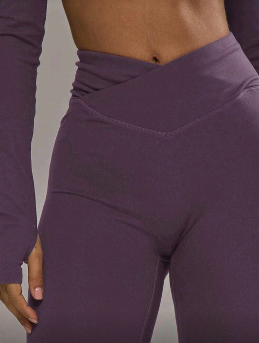 Conjunto Presencia |Busito corto con cremallera + Pantalón corte V + medias