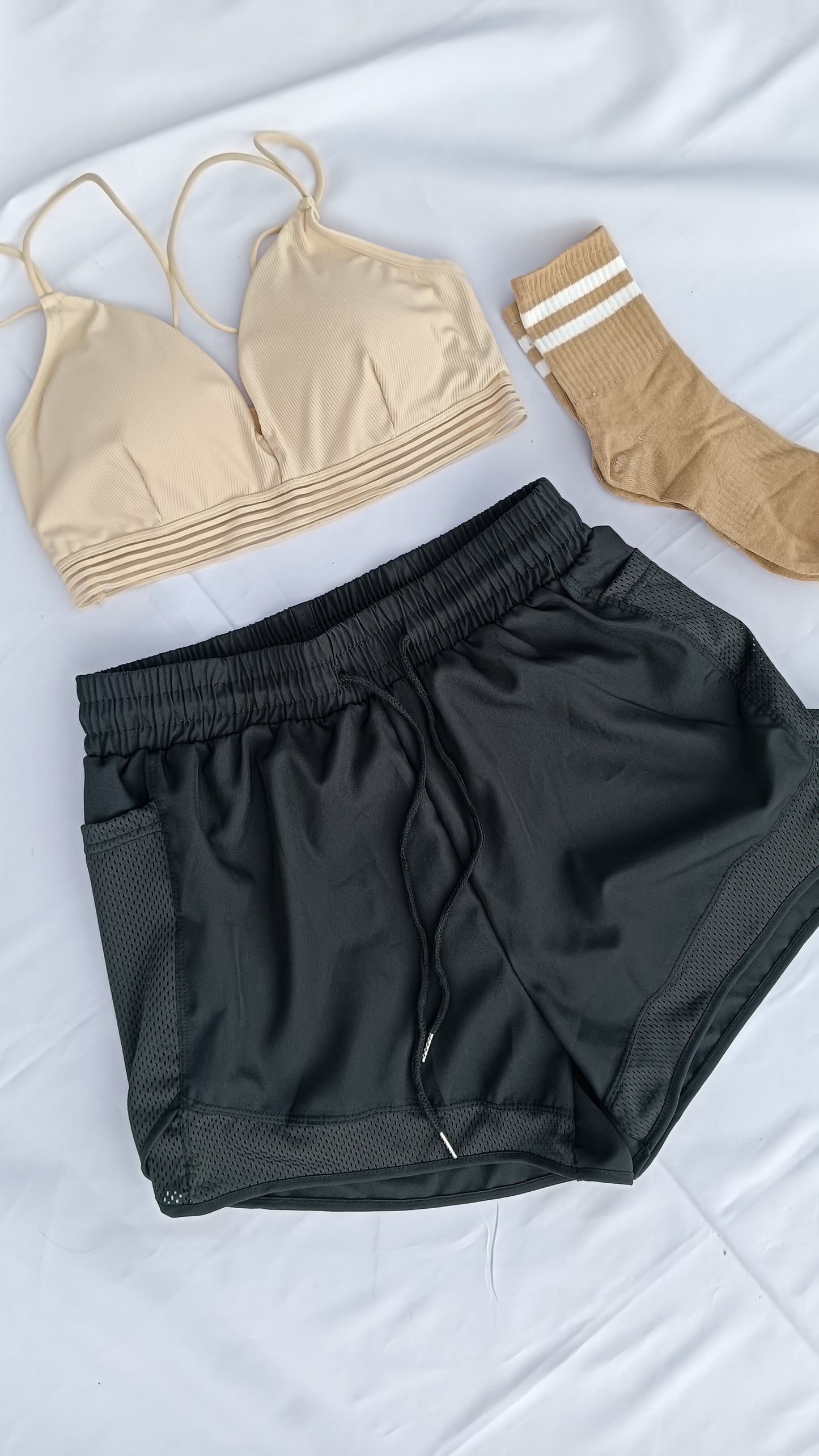 Set marea active (Pantaloneta Run + Top Con copas + medias)